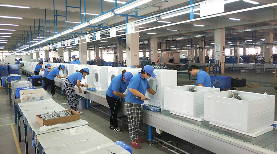 高效率！員工們忙碌地開(kāi)展巴西客戶(hù)的衣物烘干機生產(chǎn)工作