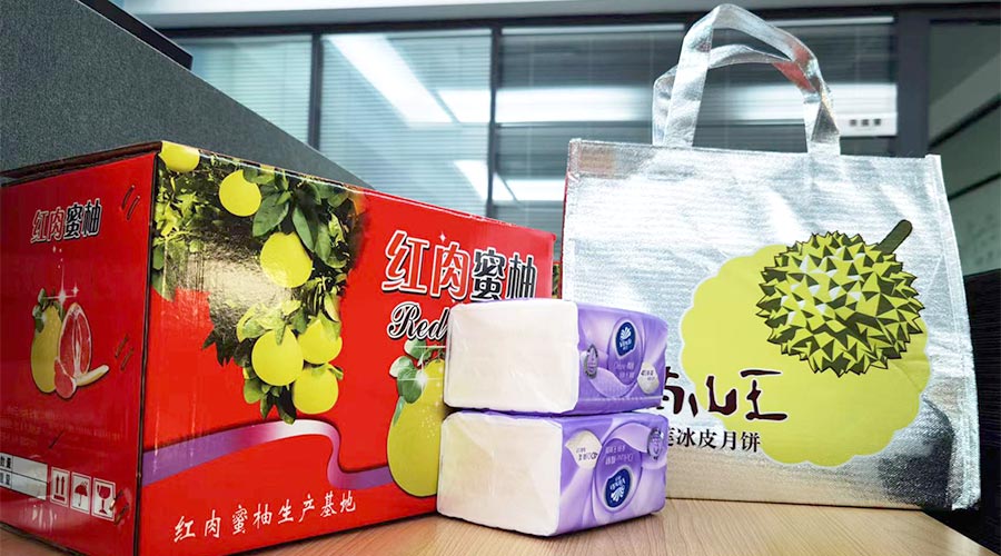 迎中秋 送關(guān)懷！金環(huán)電器給員工們派發(fā)中秋禮包