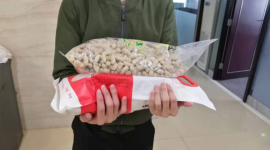 新春關(guān)懷 禮滿(mǎn)情暖！金環(huán)電器給員工發(fā)年貨