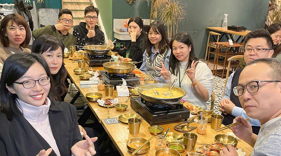 寒冬暖心！金環(huán)電器銷(xiāo)售部組織火鍋團建沖刺2022